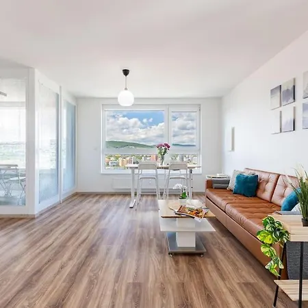 Panoramic View Close To Hockey Stadium Daire