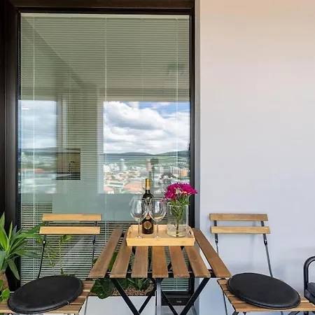 Daire Panoramic View Close To Hockey Stadium *