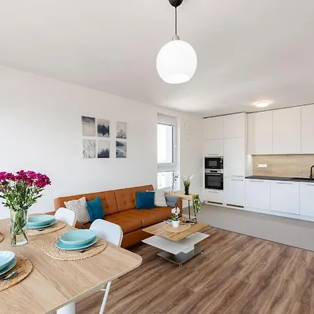 Panoramic View Close To Hockey Stadium Apartament *